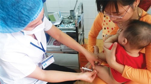 Bé 5 tháng tuổi tiêm vắc xin tử vong: Đã có kết luận điều tra