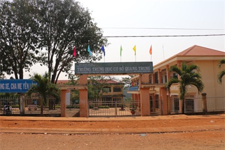 Thiếu tá công an mang súng vào trường đánh người