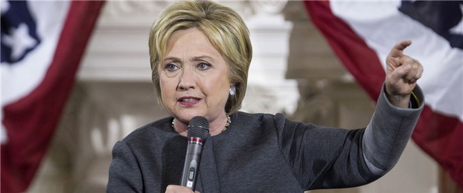 Tỷ phú Donald Trump bị "ném đá" tơi bời