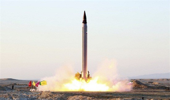 Iran phóng tên lửa, Mỹ "nổi giận" tuyên bố "trừng phạt"