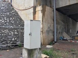 Sốc: Thanh niên đi xe máy trên cầu, rơi xuống đất tử vong