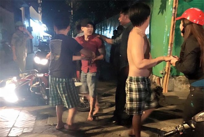 Vác mã tấu chém rồi cướp xe tay ga của người bị tai nạn