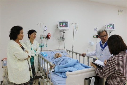 Đồng Nai: Phẫu thuật lấy khối u 13kg trong bụng cụ bà 100 tuổi