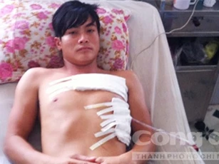 Bắt đối tượng cầm dao đâm bạn thủng phổi trên bàn nhậu