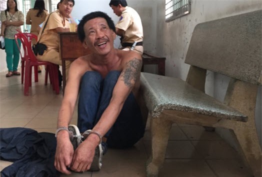 CSGT nổ súng, truy đuổi tài xế “ngáo đá” gây náo loạn đường phố