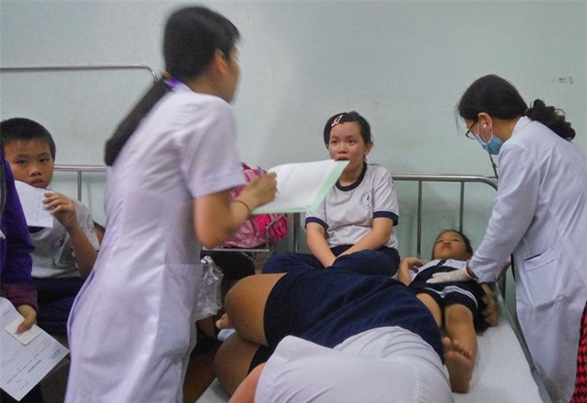 TP HCM: Hơn 40 học sinh bị ngộ độc sau bữa xế