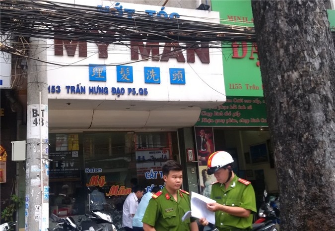 Triệt phá ổ bán dâm núp bóng tiệm cắt tóc “không dao kéo”