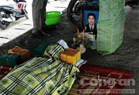 Cha già nhảy sông cứu con tự tử: Người chết, người mất tích