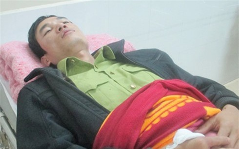 Nhóm lâm tặc chém trọng thương kiểm lâm để cứu đồng bọn