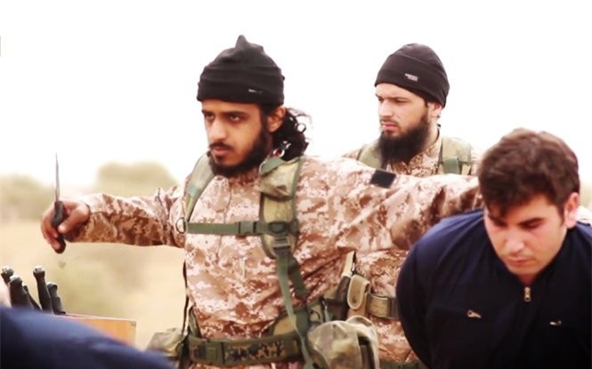 Vợ thuê người cắt cổ chồng rồi vu vạ cho khủng bố IS