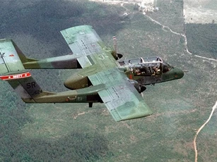 Mỹ sử dụng “máy bay bà già” 50 tuổi tham chiến đánh IS