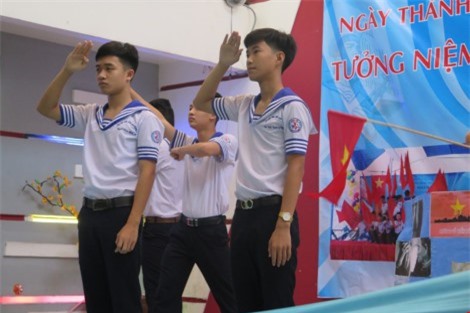 H&#x1ECD;c sinh TP. HCM t&#x1B0;&#x1EDF;ng nh&#x1EDB; ph&#xFA;t h&#xE0;o h&#xF9;ng tr&#x1EAD;n chi&#x1EBF;n G&#x1EA1;c Ma