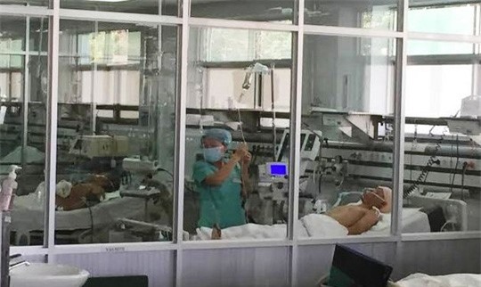 Vụ thanh niên bị chém lìa tay: Nhóm côn đồ có bị điều tra tội giết người?