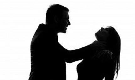 Ấn Độ: Ngủ với người hầu, con gái bị mẹ sát hại