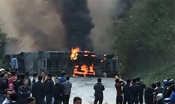 Phó thủ tướng yêu cầu làm rõ nguyên nhân vụ tai nạn khủng khiếp ở Hòa Bình