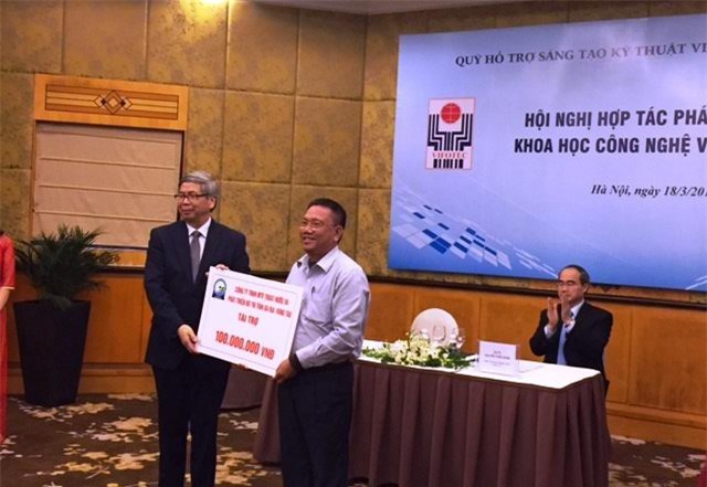 Chủ tịch Busdaco nhận kỷ niệm chương vì sự nghiệp KHCN