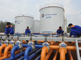 Nhập khẩu xăng dầu từ Trung Quốc giảm sốc