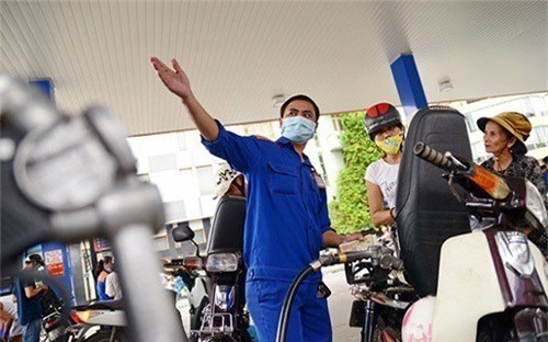 Vì sao thuế xăng 'bất động' mà thuế dầu nhập khẩu lại giảm?