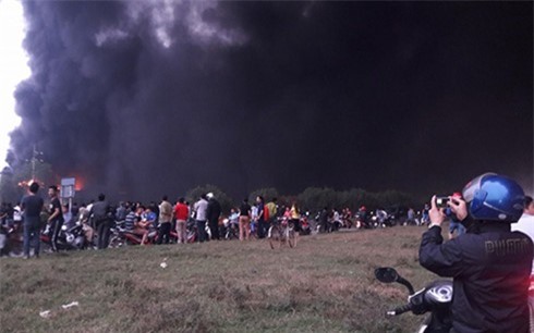 Cháy lớn ở nhà máy gạch Viglacera Vĩnh Phúc 