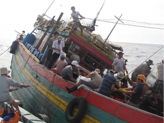 Đà Nẵng: Ba ngư dân rơi xuống biển, 1 người mất tích