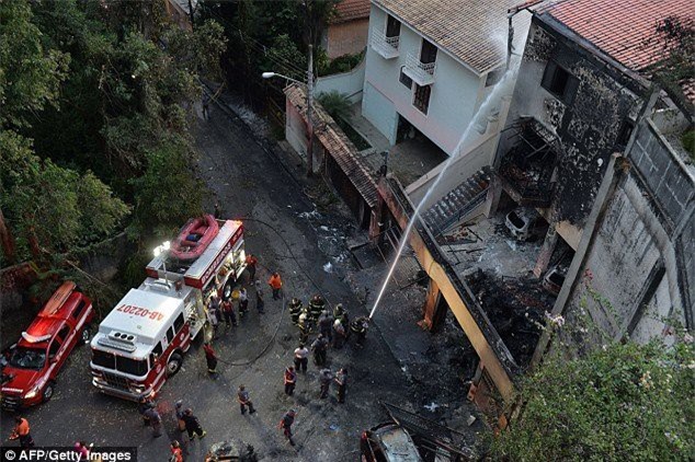 Máy bay của đại gia dầu mỏ Brazil rơi, 7 người thiệt mạng 