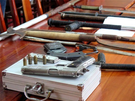 B&#x1EAF;t nh&#xF3;m &#x111;&#x1ED1;i t&#x1B0;&#x1EE3;ng trang b&#x1ECB; s&#xFA;ng, &#x111;&#x1EA1;n &#x111;i bu&#xF4;n ma t&#xFA;y