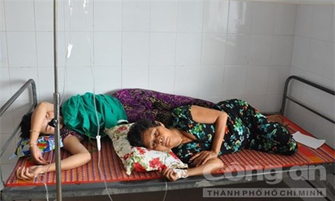 Hàng chục người nhập viện sau bữa tiệc cưới