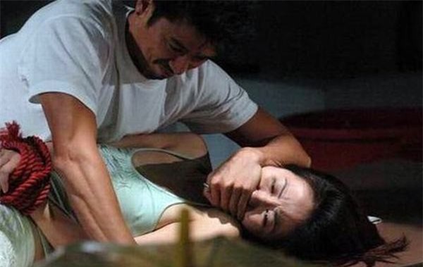 Phó trưởng công an xã bị tố xâm hại thiếu nữ đến mang thai