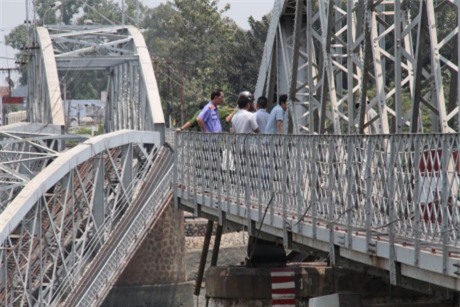 Sập cầu Ghềnh: Đã chuyển hơn 5.200 hành khách an toàn