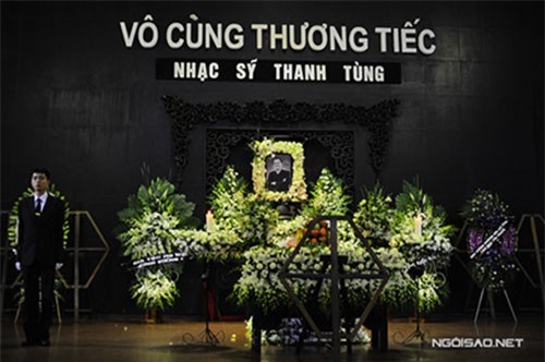 Gia đình nén đau thương trong tang lễ nhạc sĩ Thanh Tùng