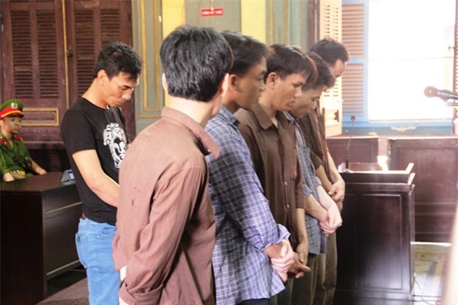 Nhóm trộm cắp đi ôtô 'cuỗm' hơn 5,5 kg vàng trong đêm