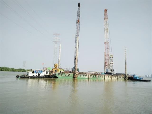 Điều động cẩu nổi công suất lớn nhất Việt Nam đến khắc phục sự cố sập cầu Ghềnh