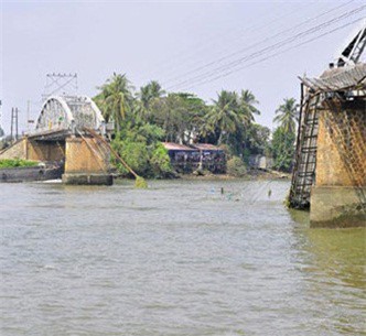 Khen thưởng 4 người ngăn tai nạn ở cầu Ghềnh