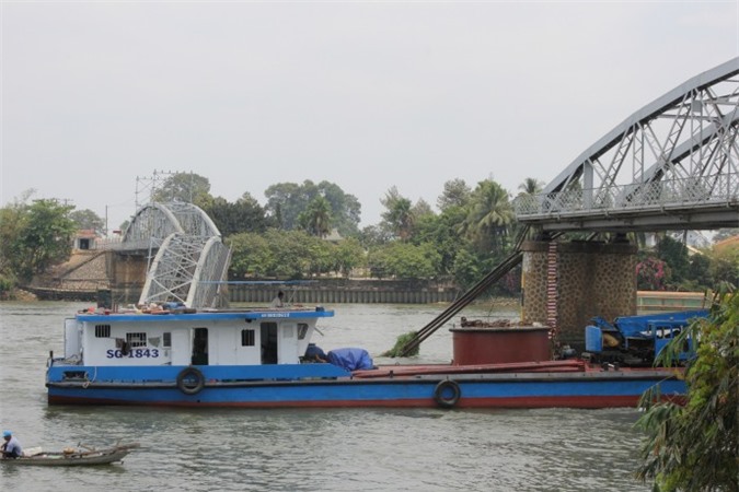 Tàu dưới 400 tấn được phép lưu thông qua cầu Ghềnh