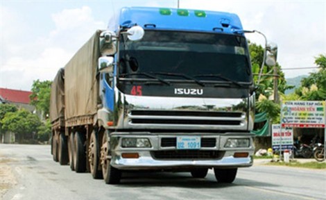 “Cấm cửa” xe hết niên hạn của Lào nhập cảnh vào Việt Nam