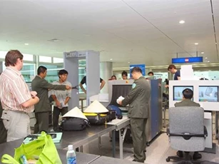 'Siết' an ninh tại các sân bay ngăn ngừa khủng bố