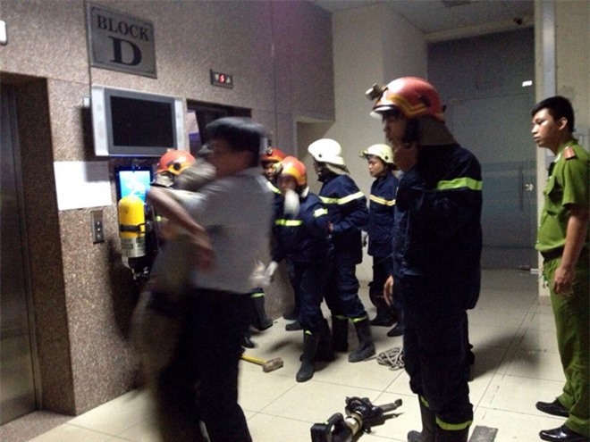 TP. HCM: 16 người "suýt chết" khi bị kẹt thang máy