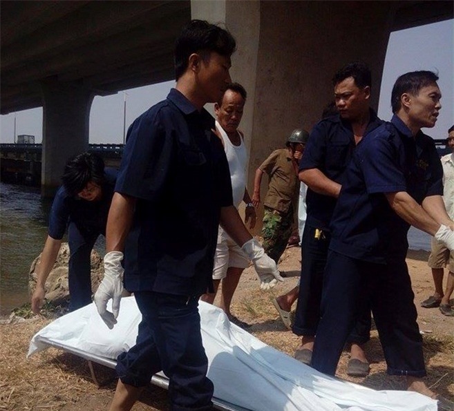 Bàng hoàng phát hiện xác chết dưới chân cầu Ghềnh 