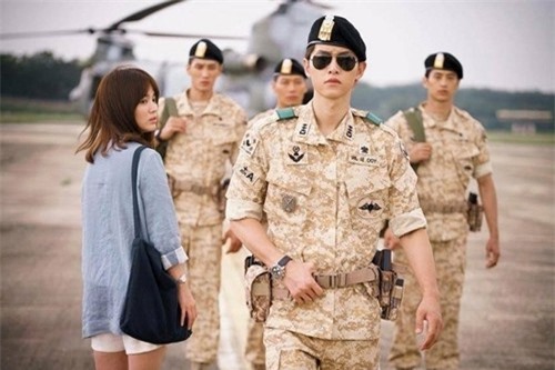 "Đứng hình" với ảnh cưới "ăn theo" phim Hậu duệ mặt trời