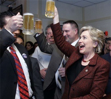 Ăn tối cùng bà Hillary Clinton cần bao nhiêu tiền?