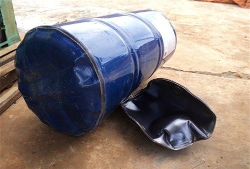 Cắt thùng phuy phát nổ, thợ cơ khí gãy chân