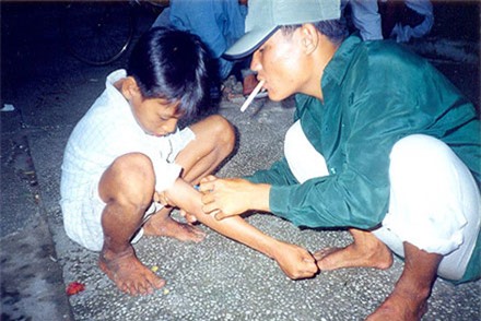 Triệt phá ổ ma túy bán chuyên cấp 'hàng' cho con nghiện