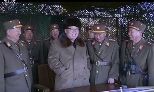 Ông Kim Jong-un thị sát cuộc tập trận đe dọa tấn công Hàn Quốc