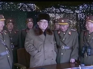 Ông Kim Jong-un thị sát cuộc tập trận đe dọa tấn công Hàn Quốc