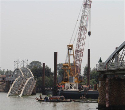 Sập cầu Ghềnh: Ngày 2/4 sẽ trục vớt xong