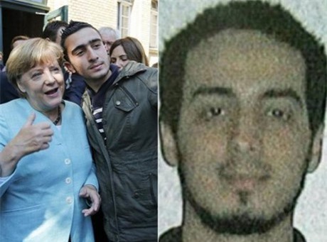 Thực hư chuyện bà Angela Merkel 'selfie' với khủng bố