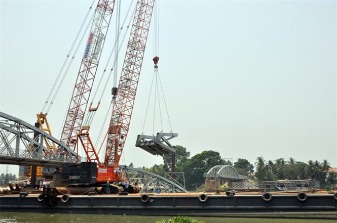 Sập cầu Ghềnh: Trục vớt thành công nhịp dầm số 2