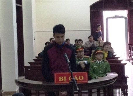 Cuồng ghen, nam sinh mang dao trút giận lên 'tình địch'