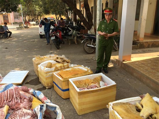 Đắk Lắk: Bắt giữ xe tải chở 500kg thịt thối