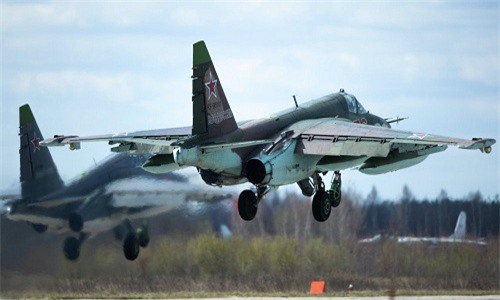 Máy bay ném bom gặp nạn, phi công Nga nhảy dù thoát thân